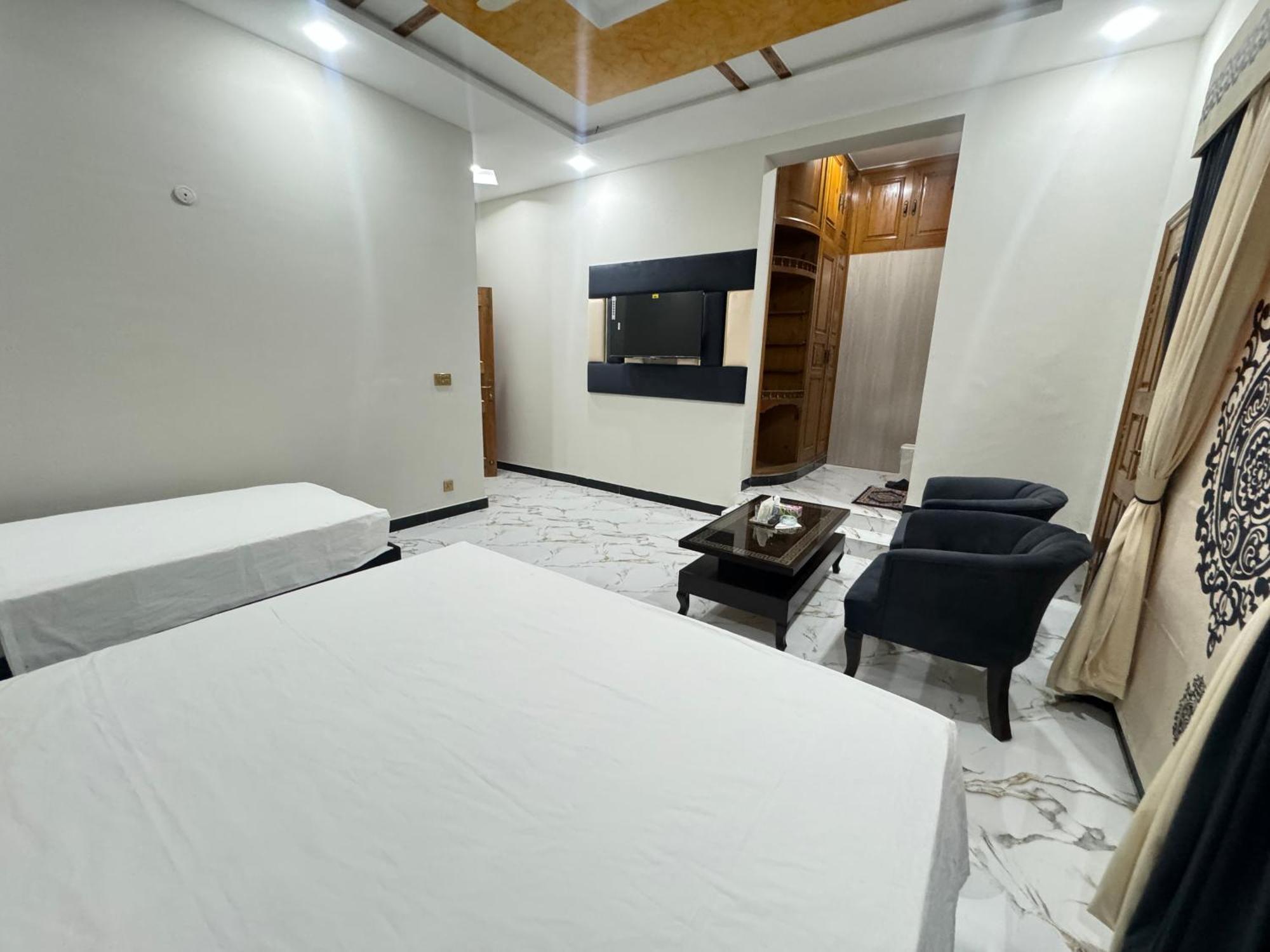 Royal Executive Inn Guest House Исламабад Экстерьер фото