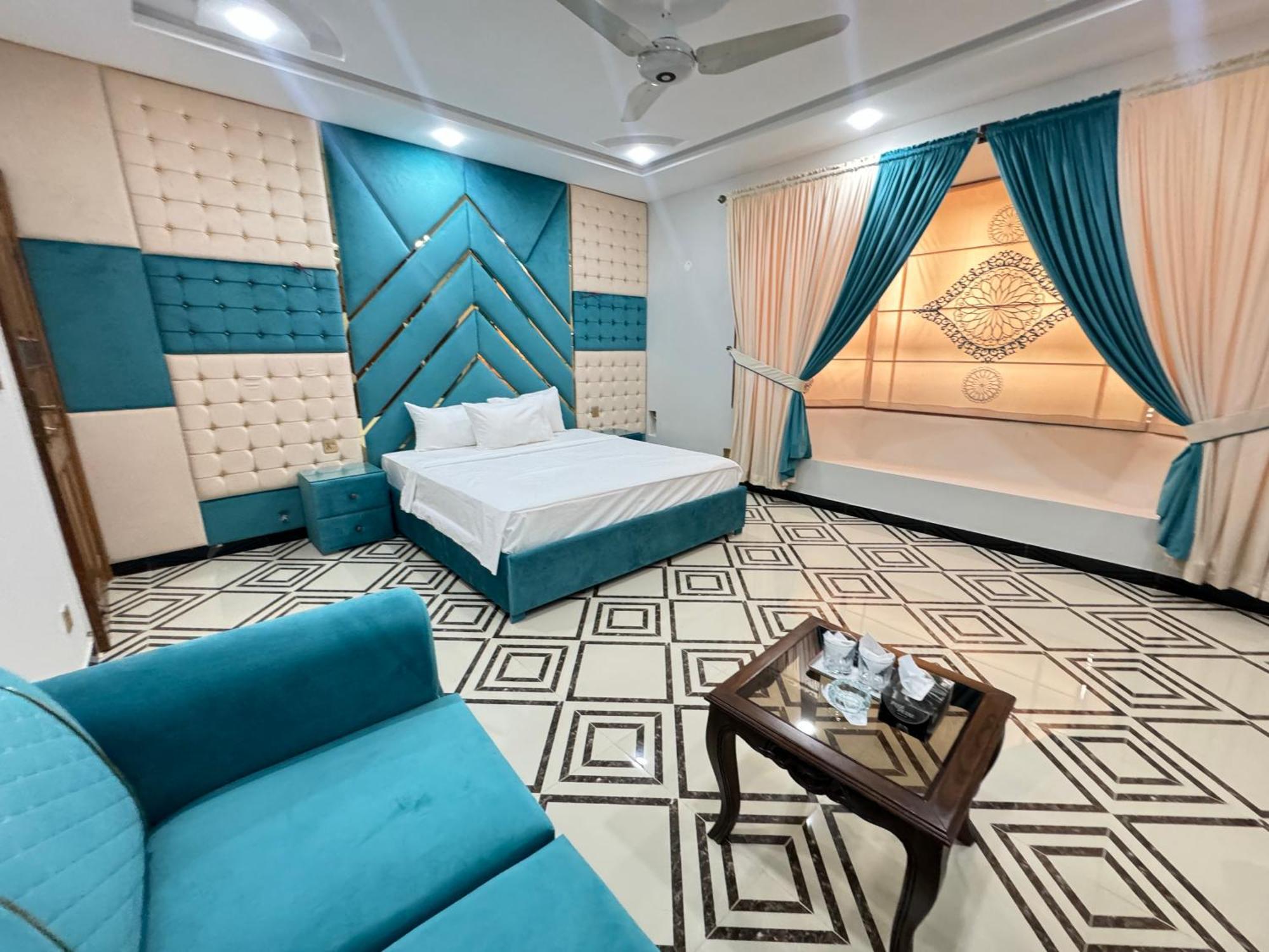 Royal Executive Inn Guest House Исламабад Экстерьер фото