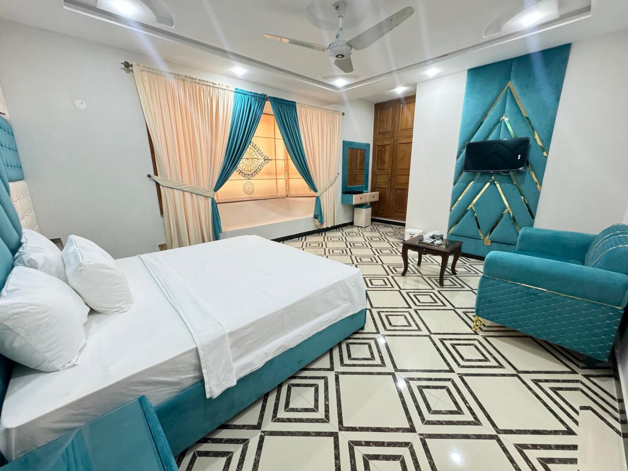 Royal Executive Inn Guest House Исламабад Экстерьер фото