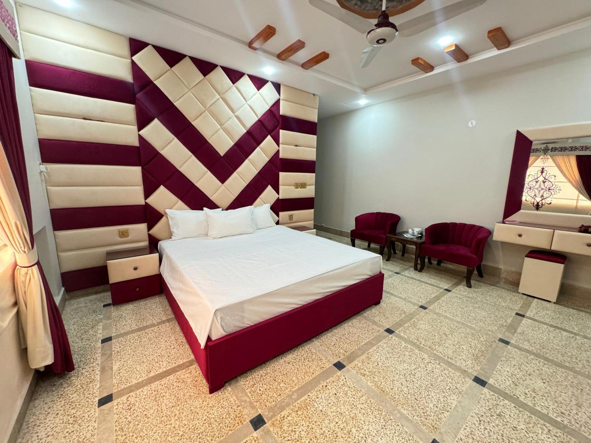 Royal Executive Inn Guest House Исламабад Экстерьер фото