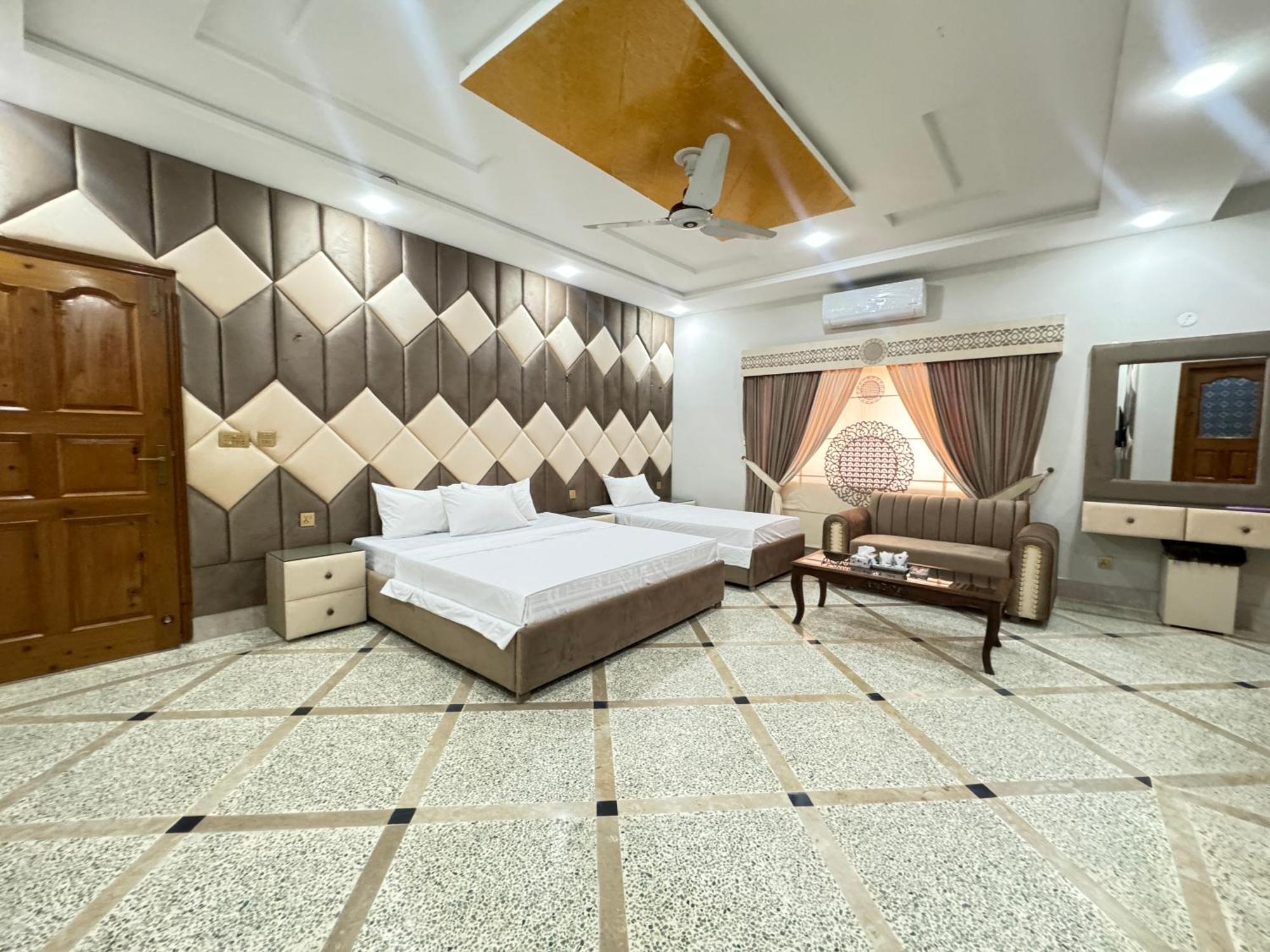 Royal Executive Inn Guest House Исламабад Экстерьер фото