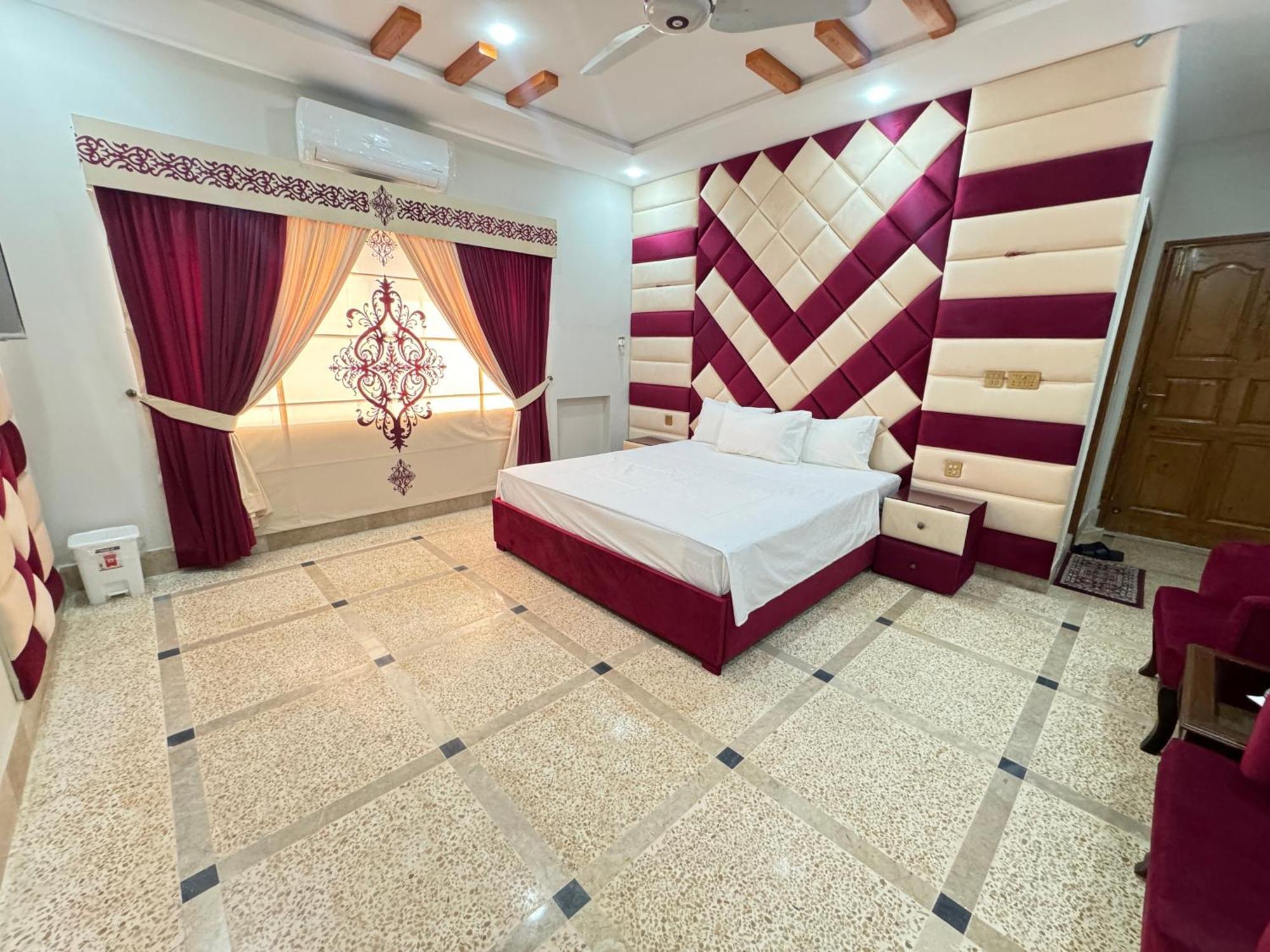 Royal Executive Inn Guest House Исламабад Экстерьер фото